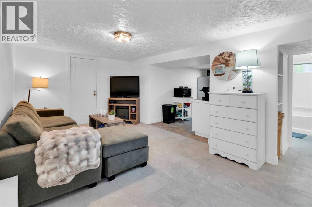 2231 39 Street SE — photo 15
