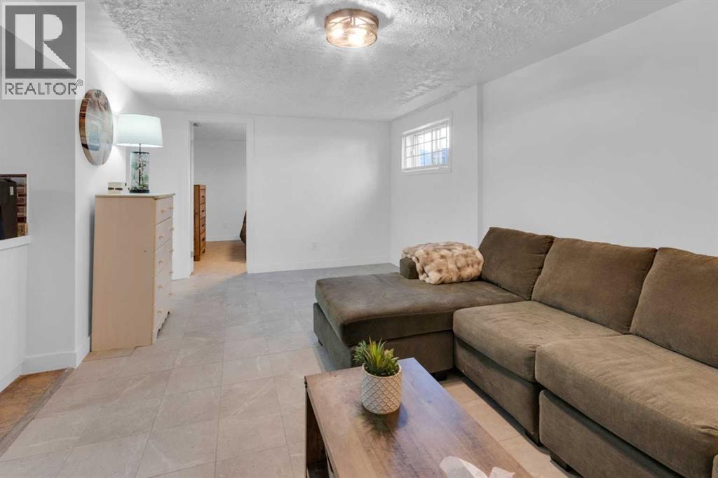 2231 39 Street SE — photo 17