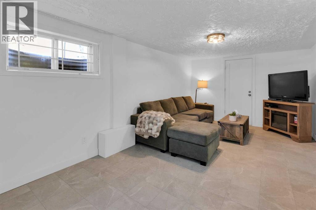 2231 39 Street SE — photo 16