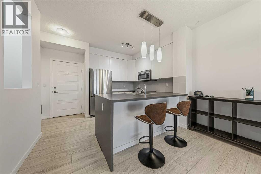 404, 207 Sunset Drive — photo 3