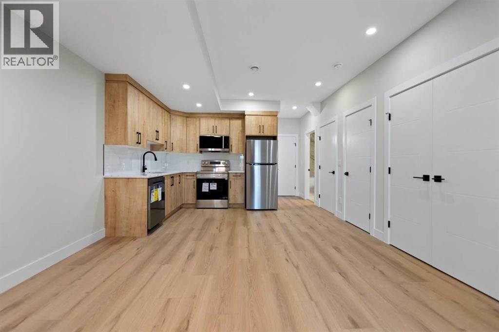8106 47 Avenue NW — photo 33