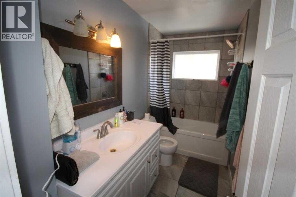 3824 BRANTFORD Drive NW — photo 8