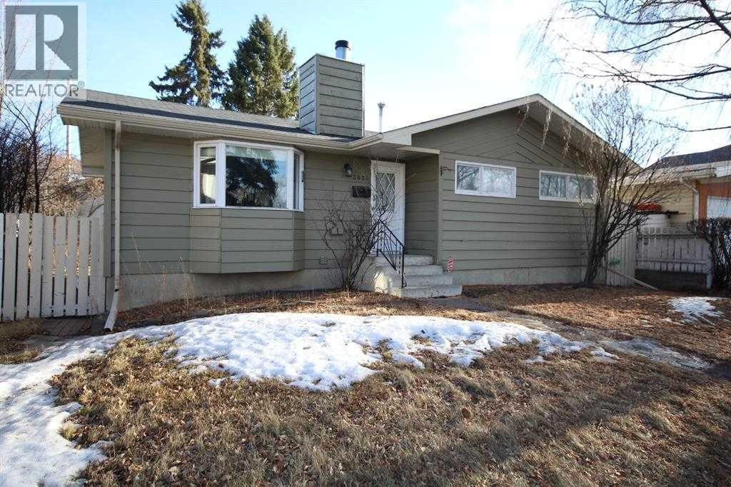 3824 BRANTFORD Drive NW — photo 2