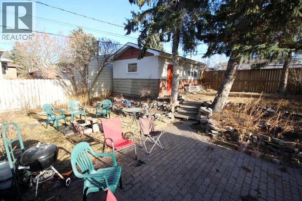 3824 BRANTFORD Drive NW — photo 18