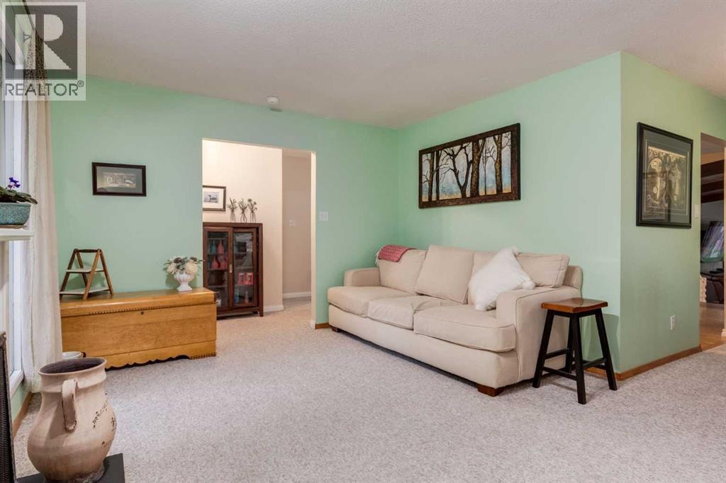 220 Oakridge Place SW — photo 3