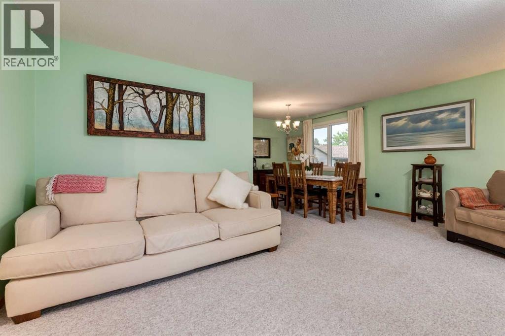 220 Oakridge Place SW — photo 2