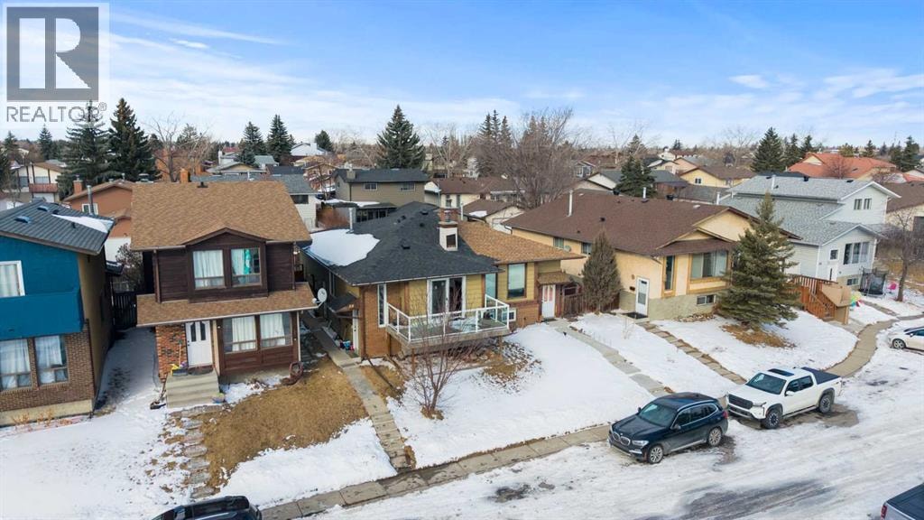 58 Templeson Crescent NE — photo 4
