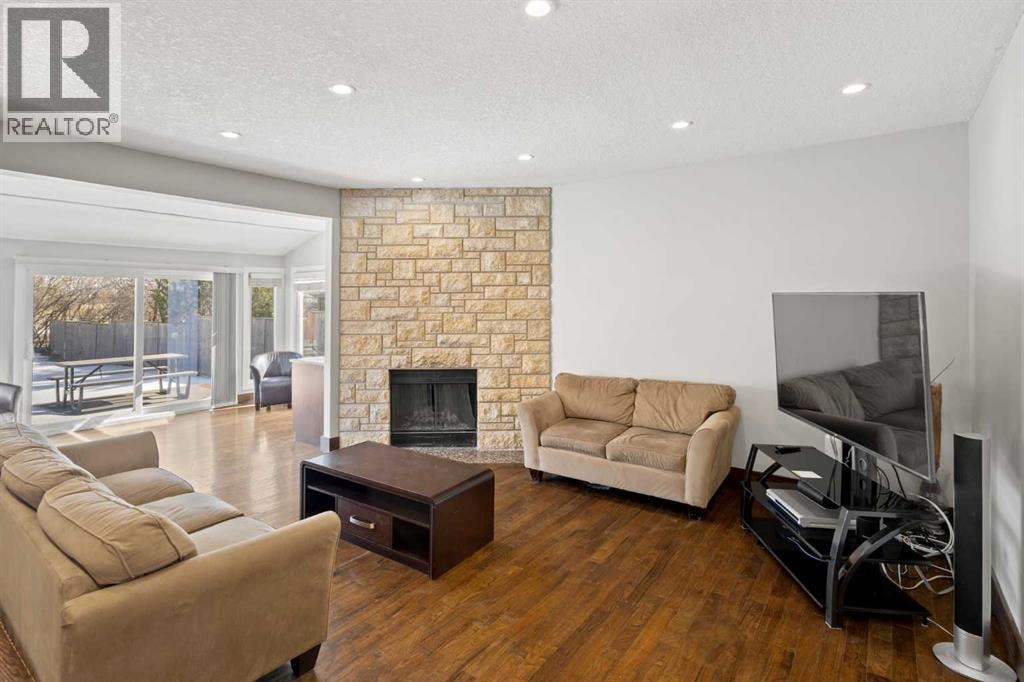 40 Wood Crescent SW — photo 11