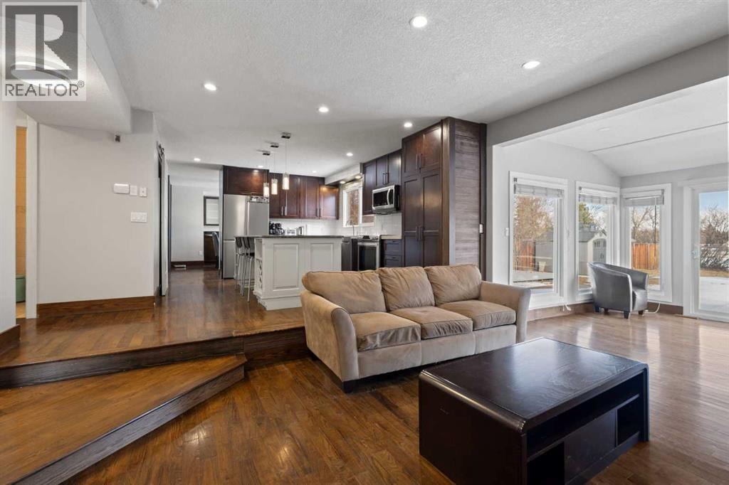40 Wood Crescent SW — photo 12