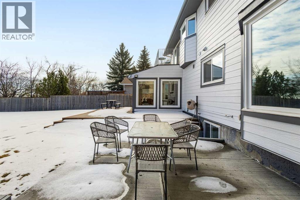 40 Wood Crescent SW — photo 48