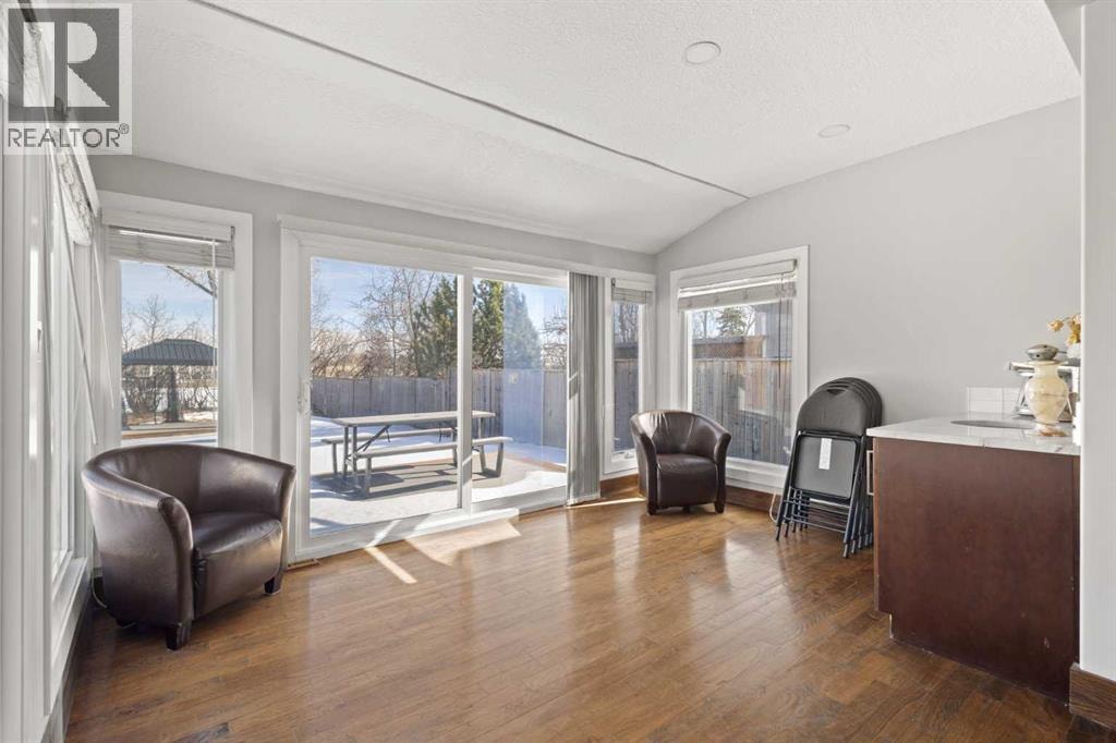 40 Wood Crescent SW — photo 14