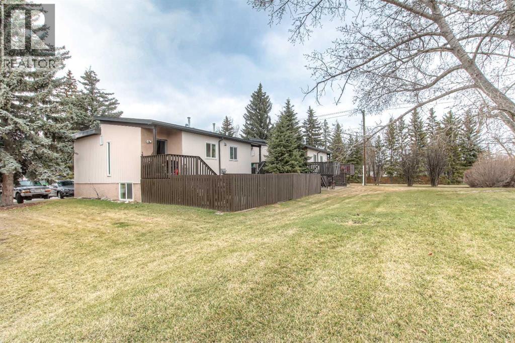 172 Oaktree Lane SW — photo 2
