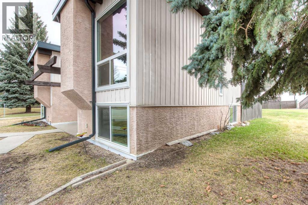 172 Oaktree Lane SW — photo 3