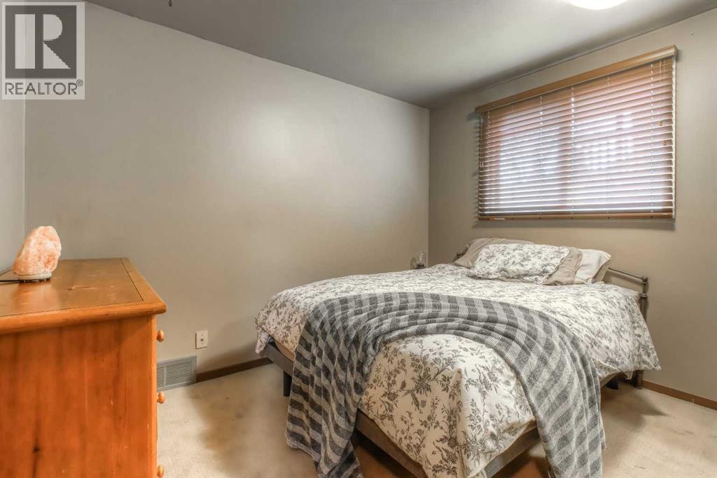 172 Oaktree Lane SW — photo 15