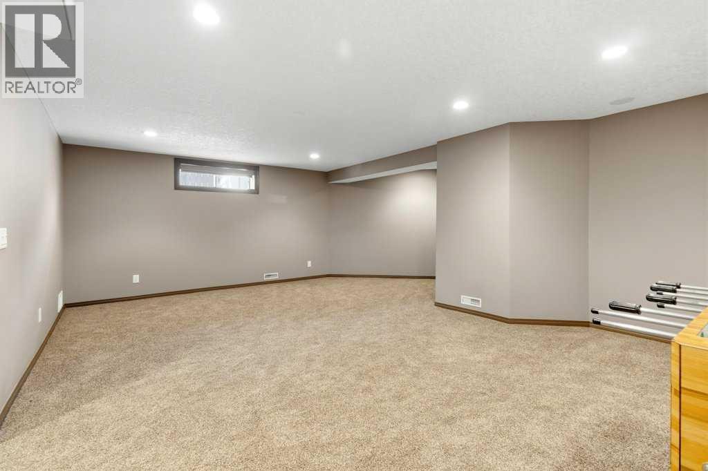 23 Aspen Stone Crescent SW — photo 34
