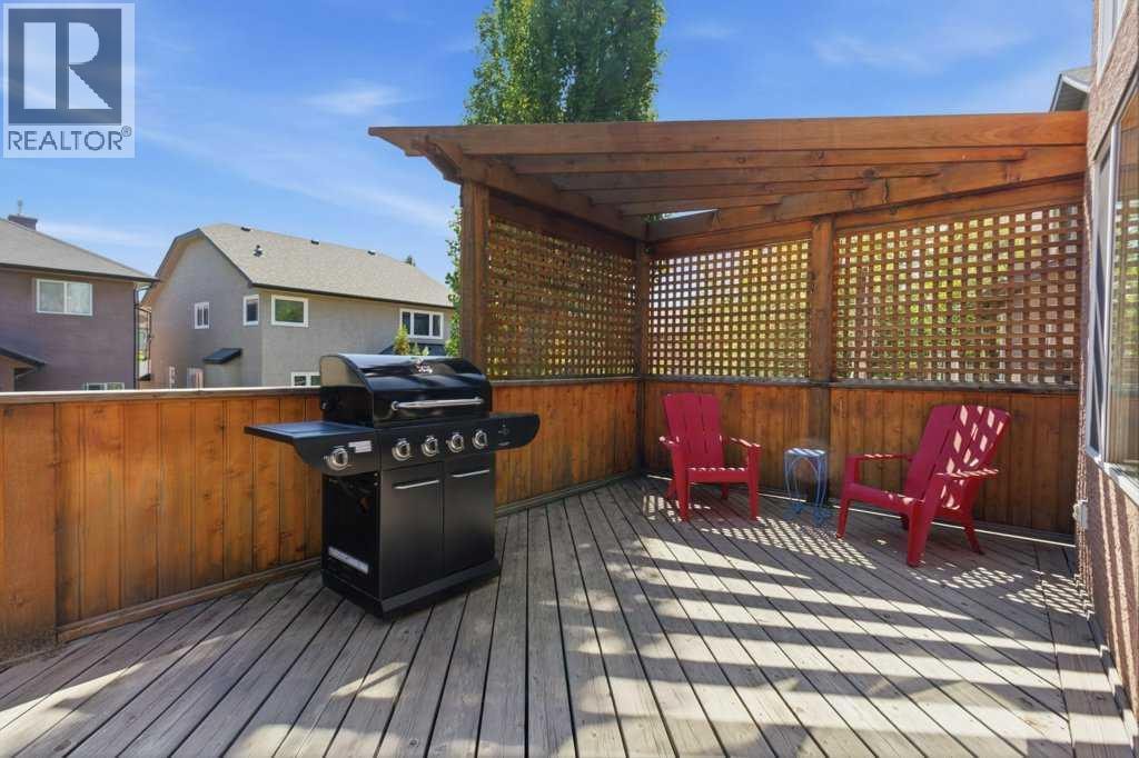 23 Aspen Stone Crescent SW — photo 42