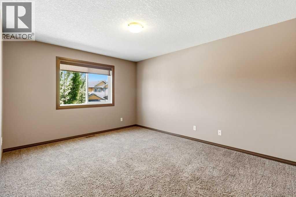 23 Aspen Stone Crescent SW — photo 32