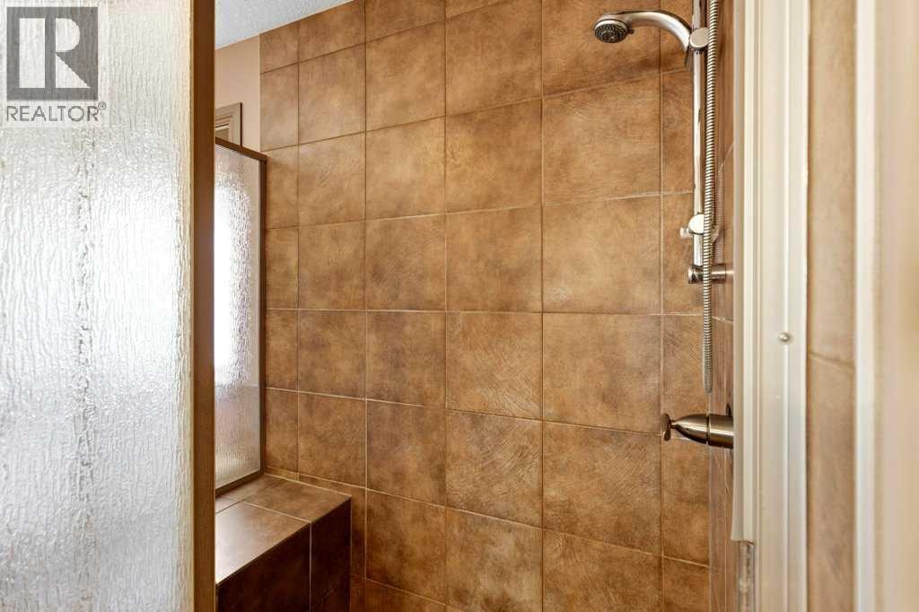 23 Aspen Stone Crescent SW — photo 26