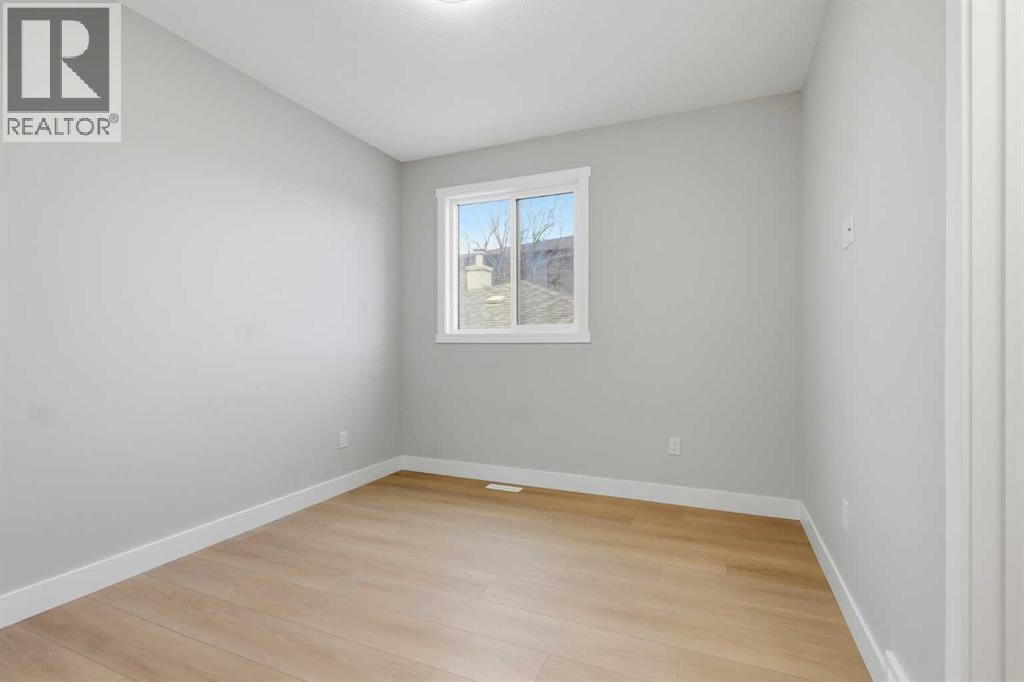 1636 19 Avenue NW — photo 16