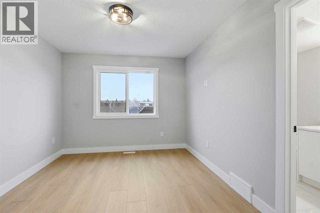 1636 19 Avenue NW — photo 22