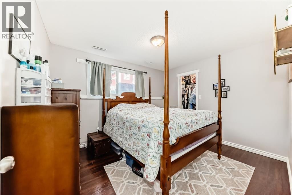 724D Raynard Crescent SE — photo 17