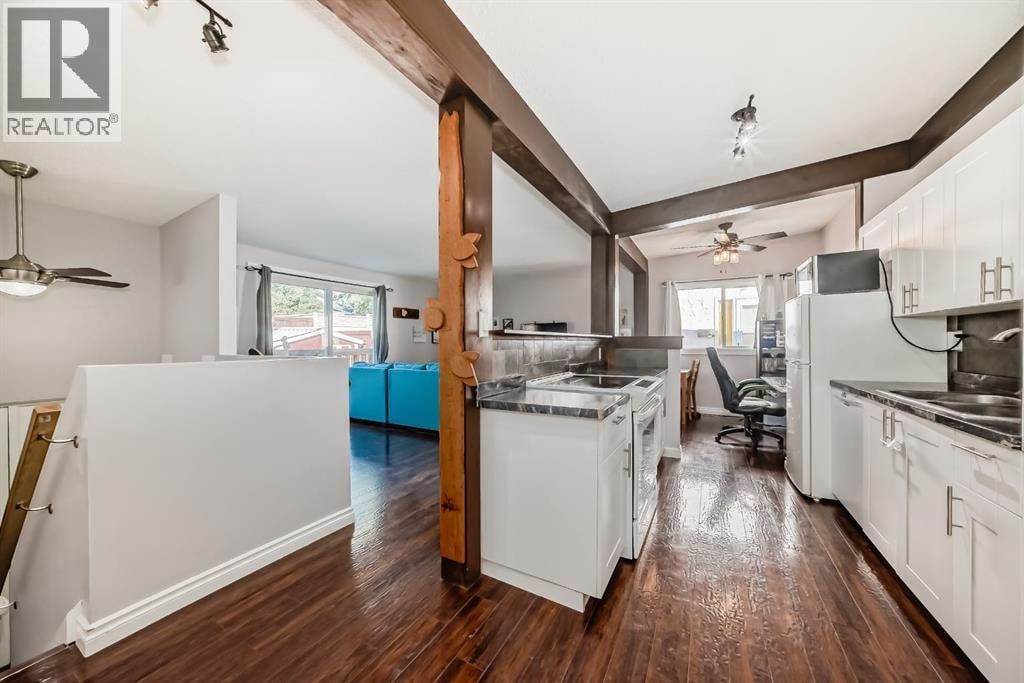 724D Raynard Crescent SE — photo 4