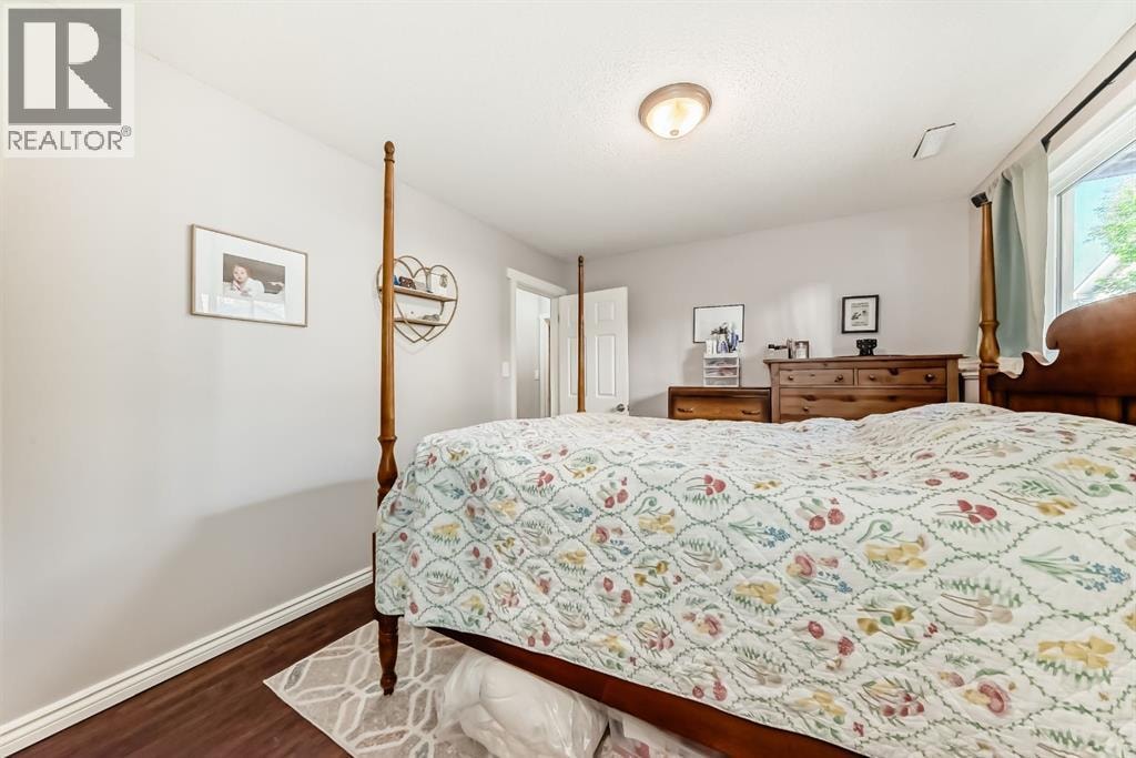 724D Raynard Crescent SE — photo 19