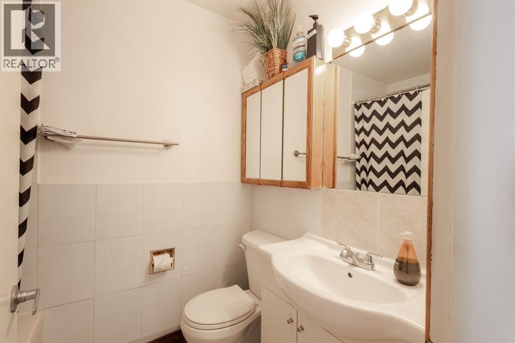 719 27 Avenue NW — photo 14