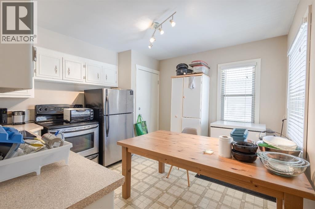 719 27 Avenue NW — photo 9