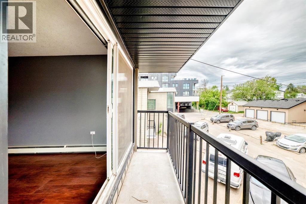 4, 2902 17 Avenue SW — photo 30