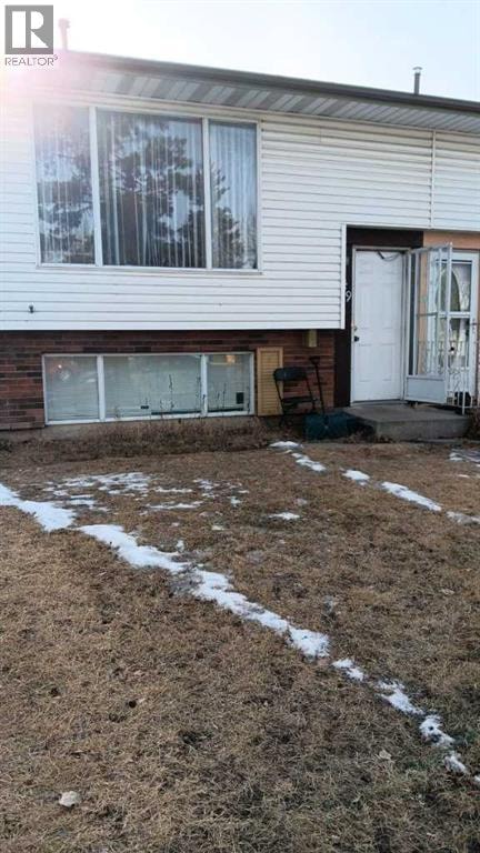 649 Pineland Road NE — photo 1