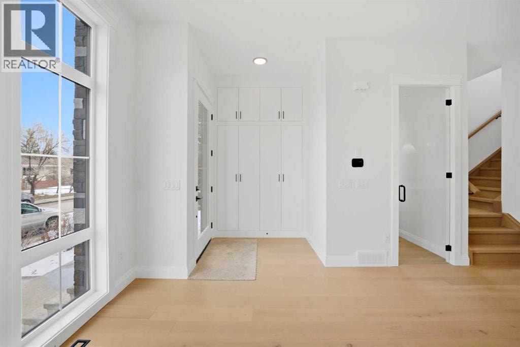 1529 18 Avenue NW — photo 7