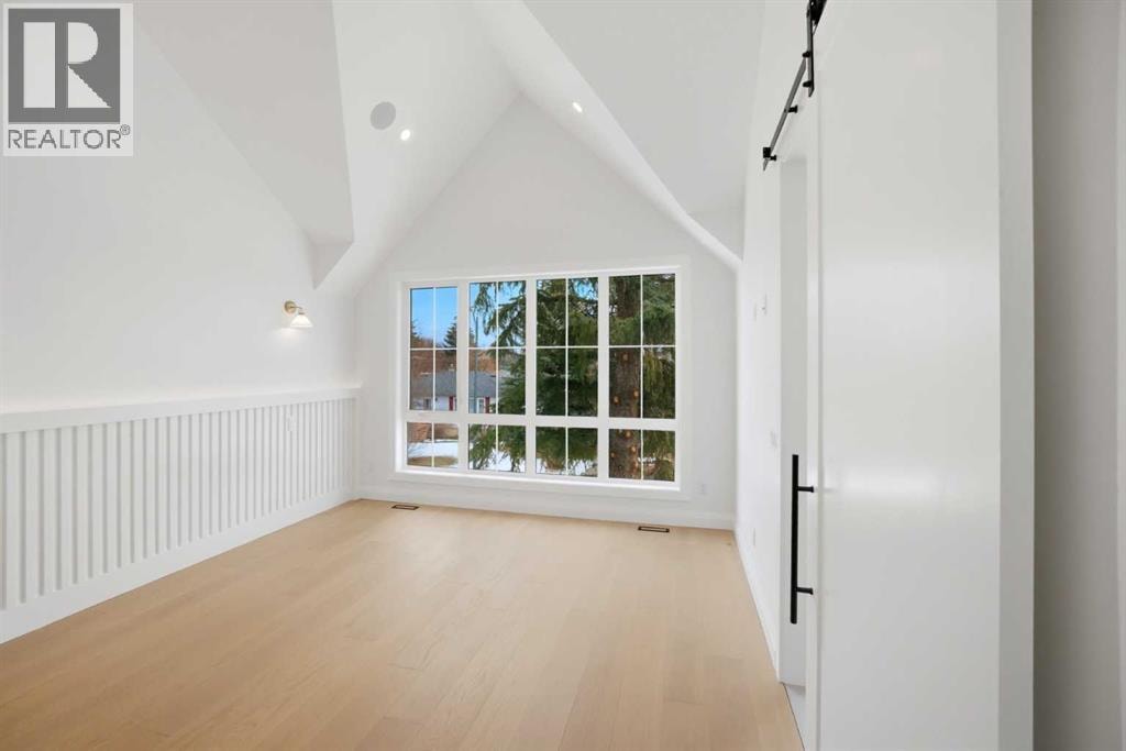 1529 18 Avenue NW — photo 31