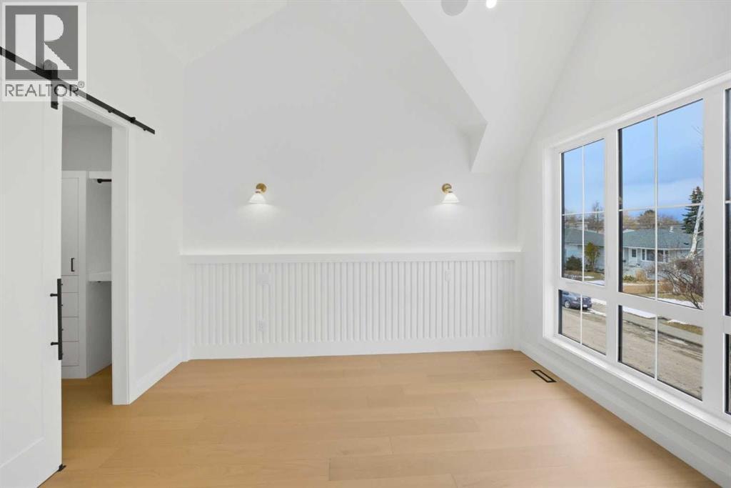 1529 18 Avenue NW — photo 32
