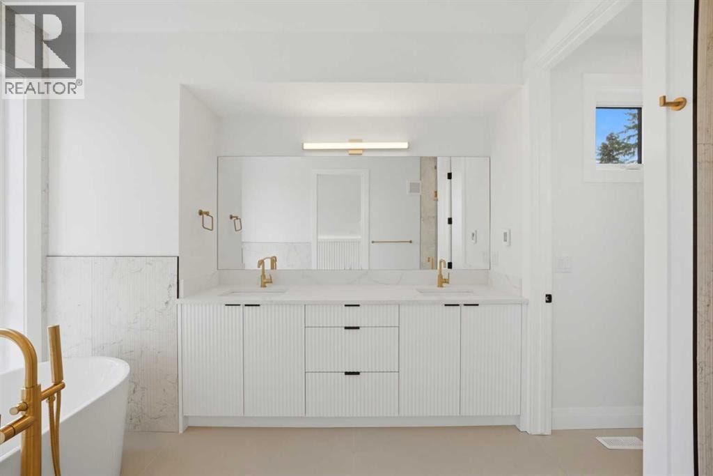 1529 18 Avenue NW — photo 34