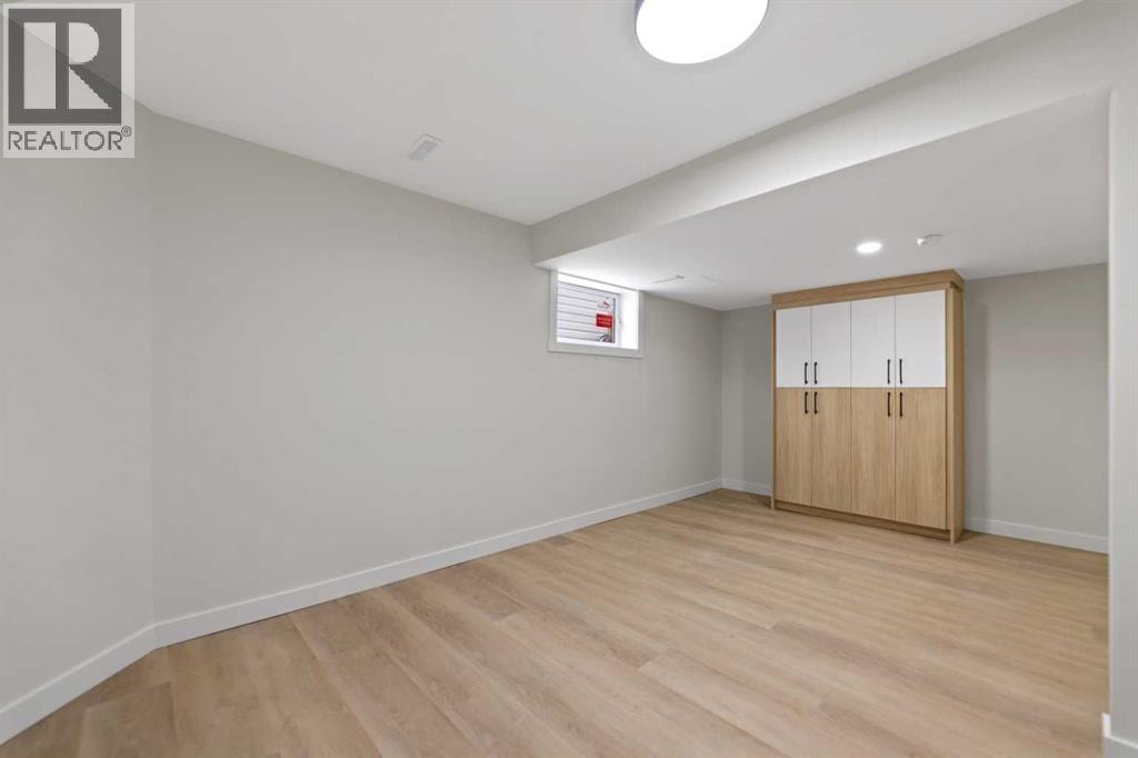 2031 24 Avenue NE — photo 24