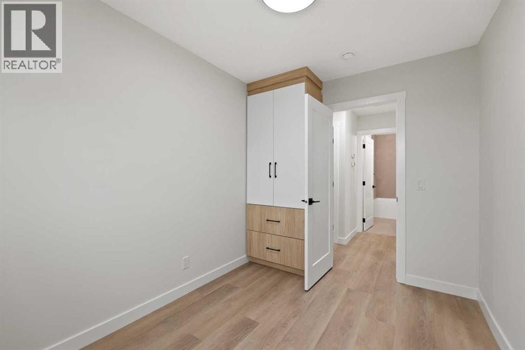 2031 24 Avenue NE — photo 15