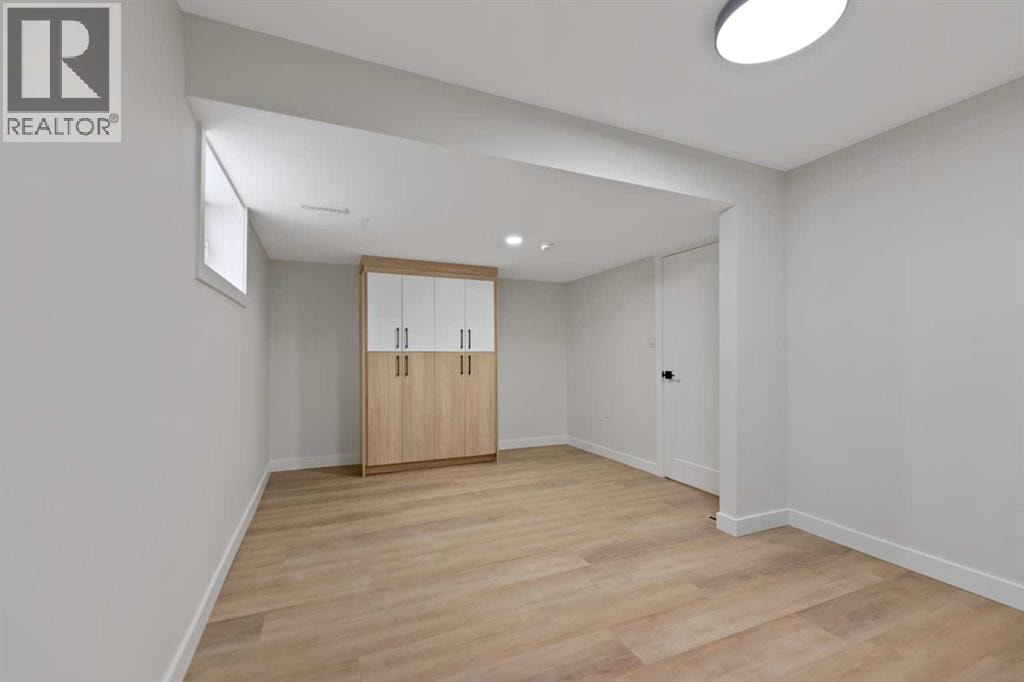 2031 24 Avenue NE — photo 25
