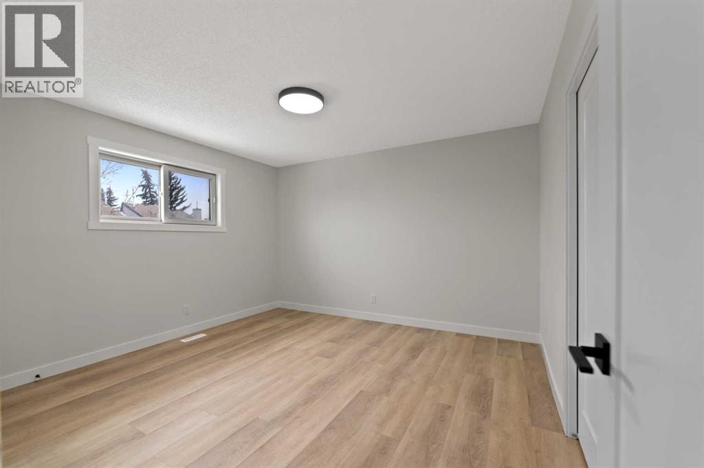 2031 24 Avenue NE — photo 12