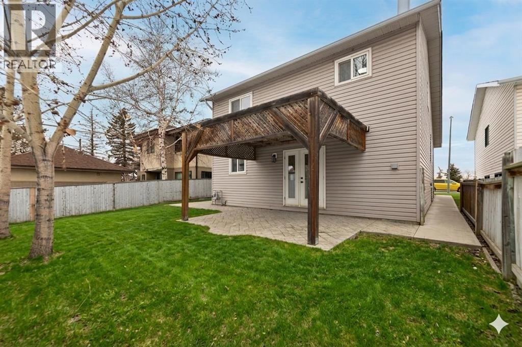 2031 24 Avenue NE — photo 3