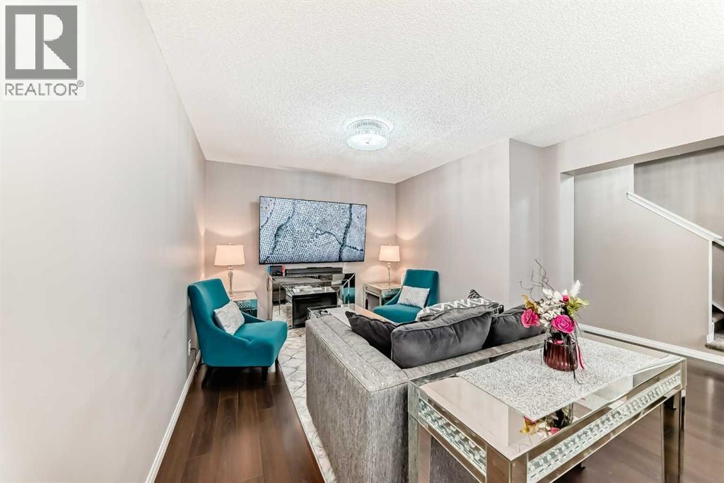127 Windford Gardens SW — photo 3