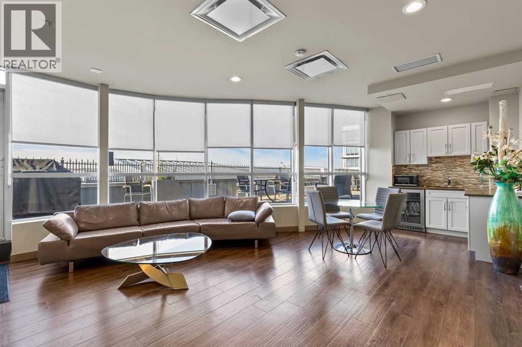 310, 16 Varsity Estates Circle NW — photo 31
