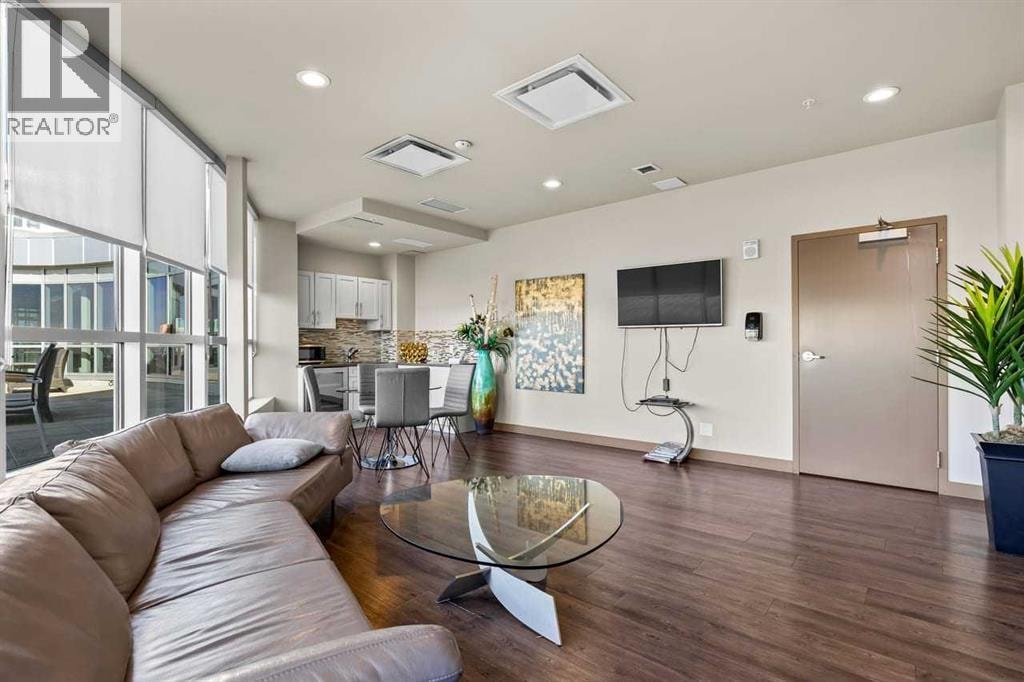 310, 16 Varsity Estates Circle NW — photo 32
