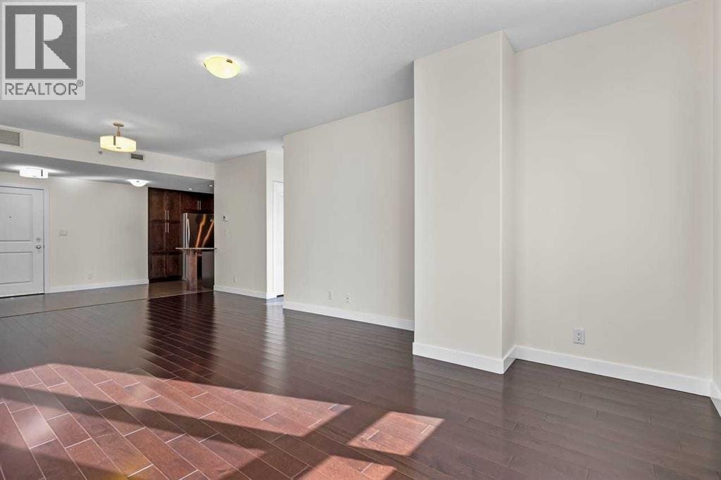 310, 16 Varsity Estates Circle NW — photo 5