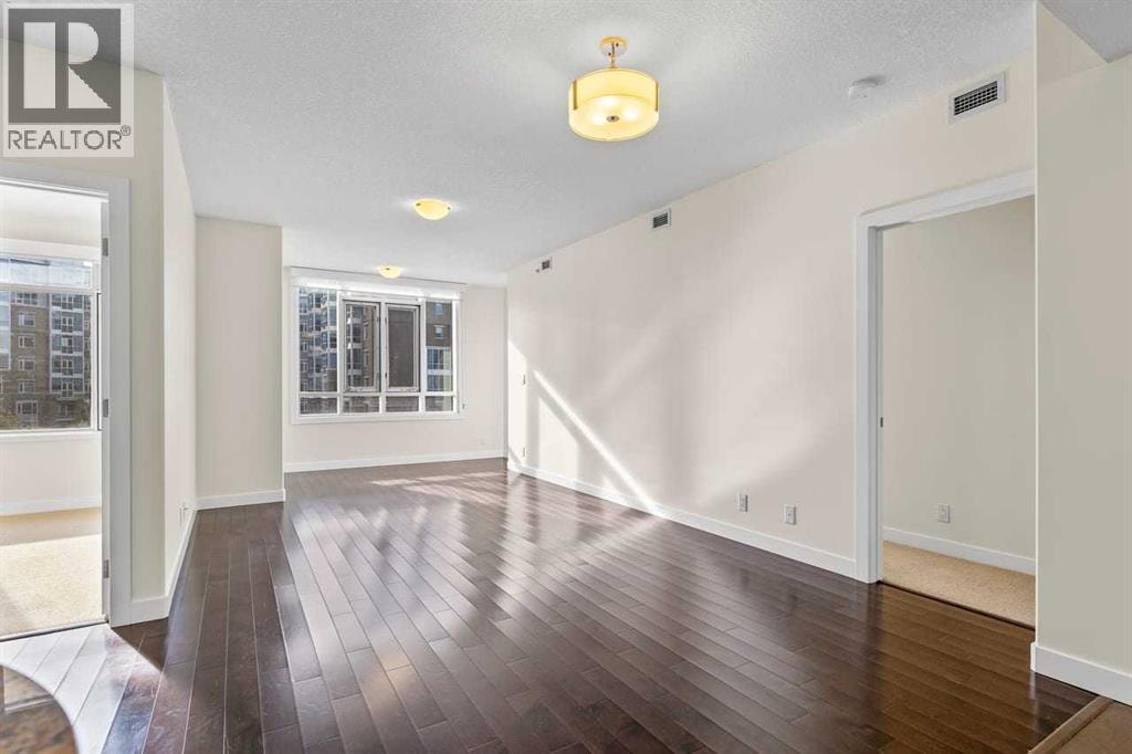 310, 16 Varsity Estates Circle NW — photo 6