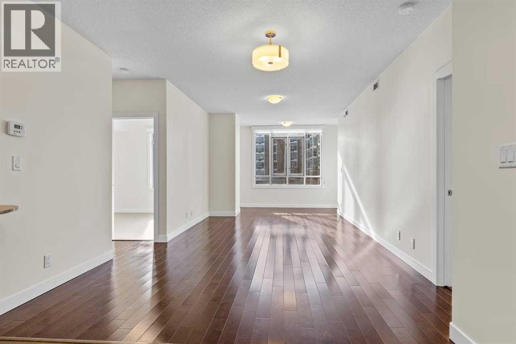 310, 16 Varsity Estates Circle NW — photo 3