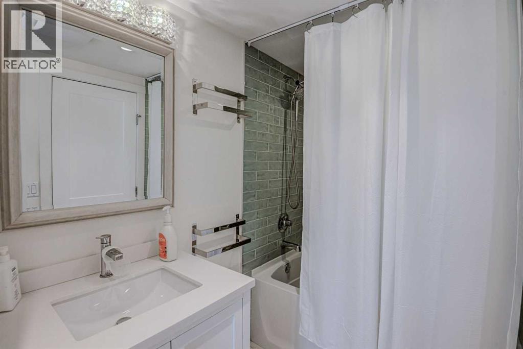 8116 33 Avenue NW — photo 25