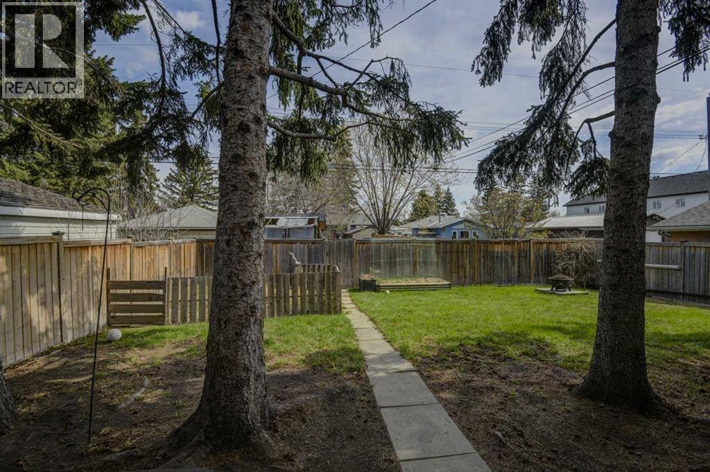8116 33 Avenue NW — photo 34