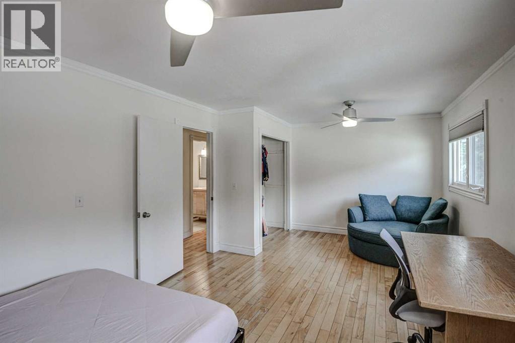 8116 33 Avenue NW — photo 14