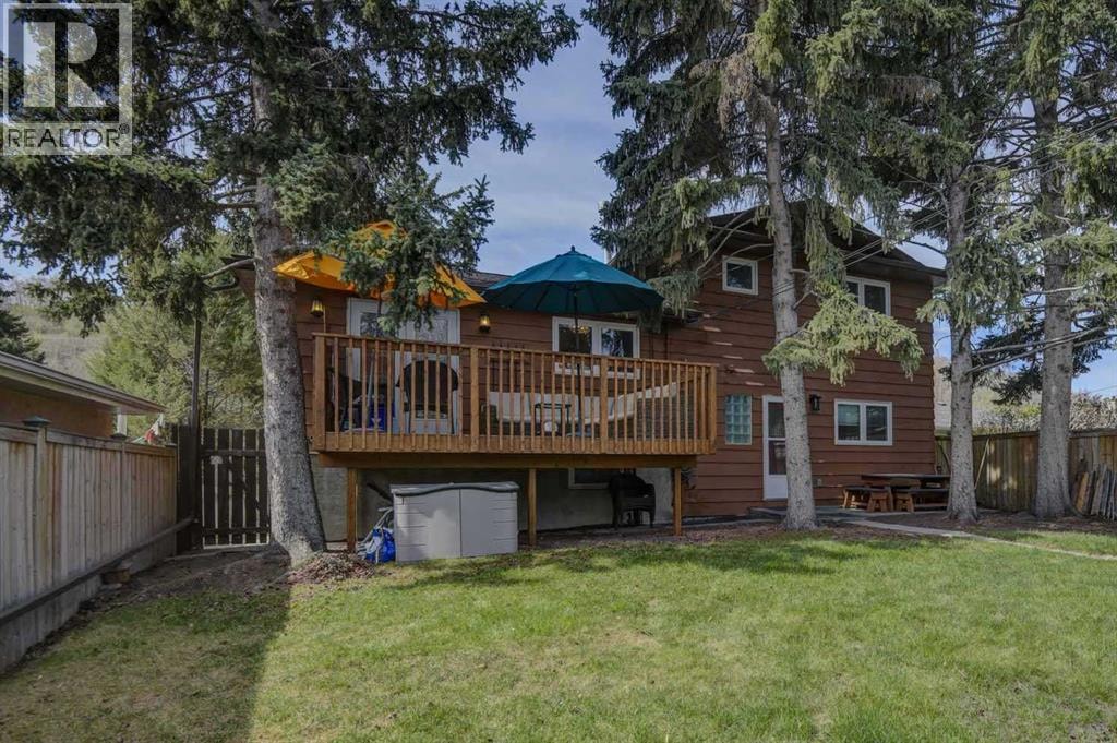 8116 33 Avenue NW — photo 36